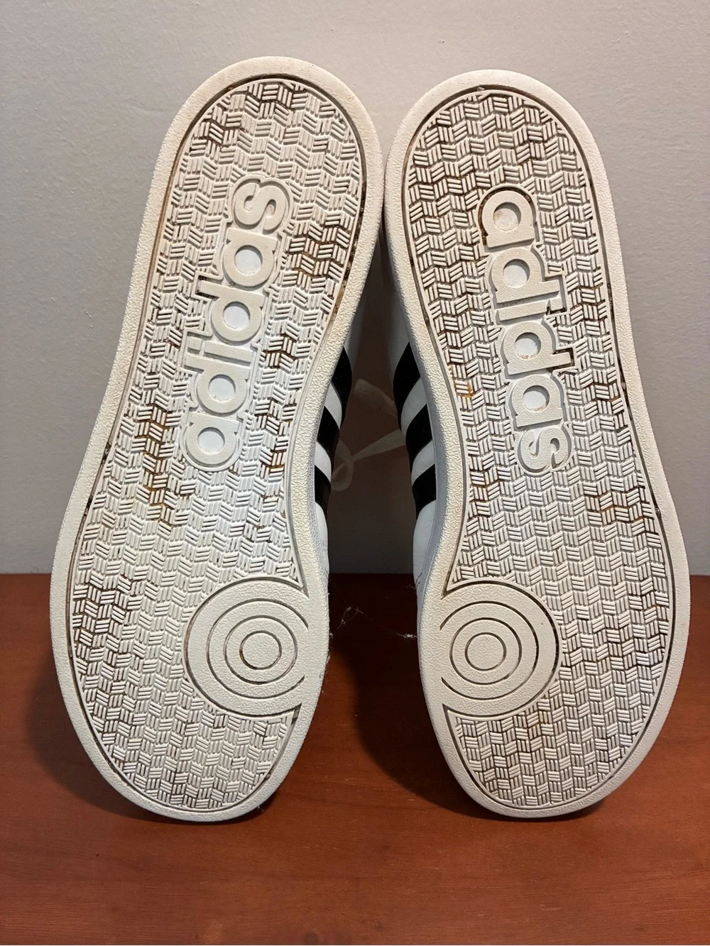 Adidas Baseline AW4299 Shoes Sneakers White w/ Black Stripes Men’s Size 6.5